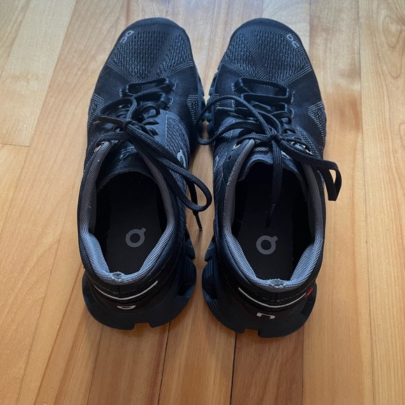 On Running CloudX 2 Shoes - Picture 2 of 5